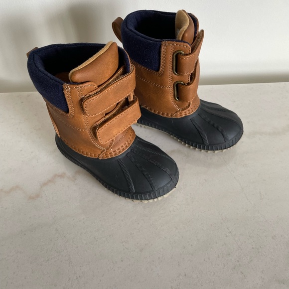 New Gap Kids Duck Boots with Thinsulate Size 7-8 - Picture 2 of 4